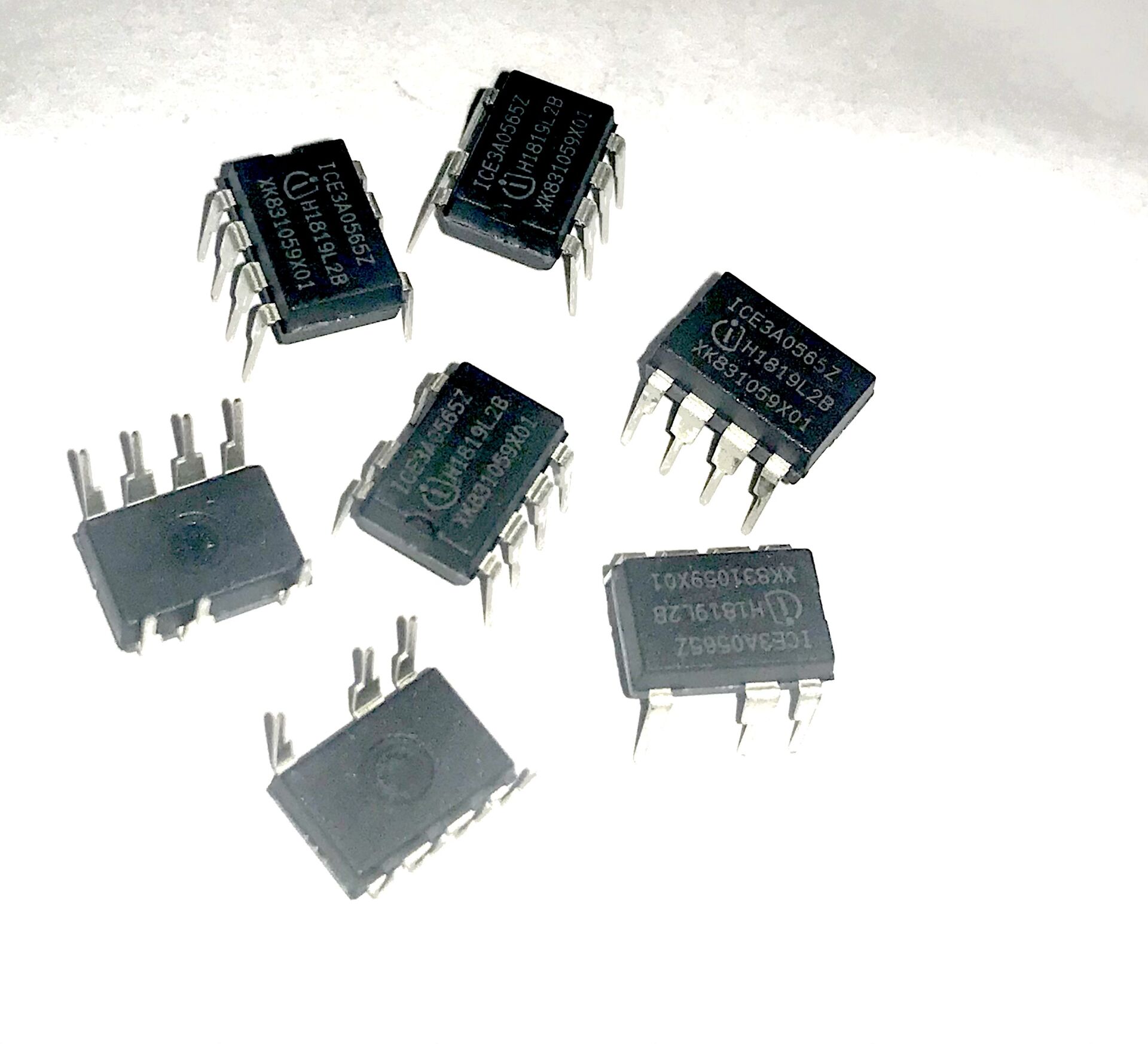 ICE3A0565Z DIP-7 POWER MANAGEMENT IC