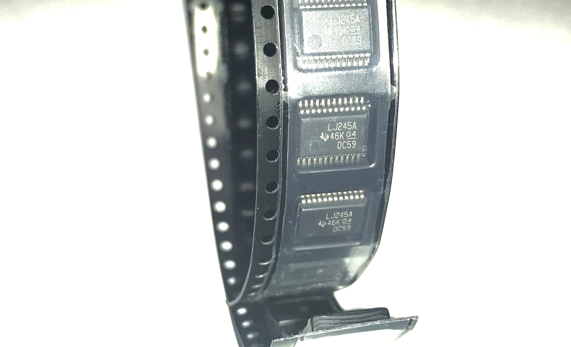 SN74LVC4245ADBR , LJ245A , 74LVC4245 , SN74LVC4245 , Voltage Level Translator Bidirectional 1 Circuit 8 Channel 24-SSOP