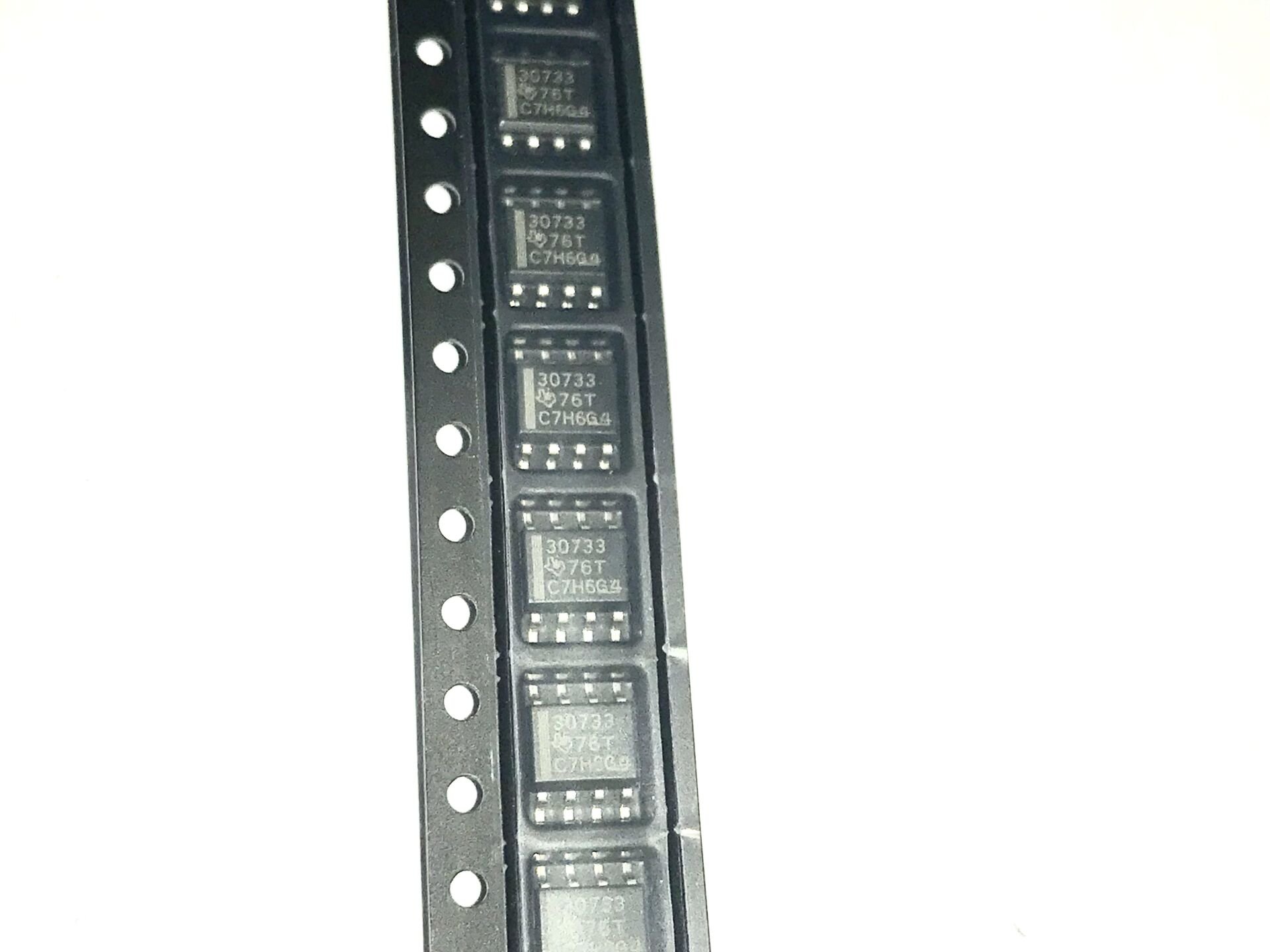 TPS3307-33DR - 30733 , Supervisor Push-Pull, Totem Pole 3 Channel 8-SOIC