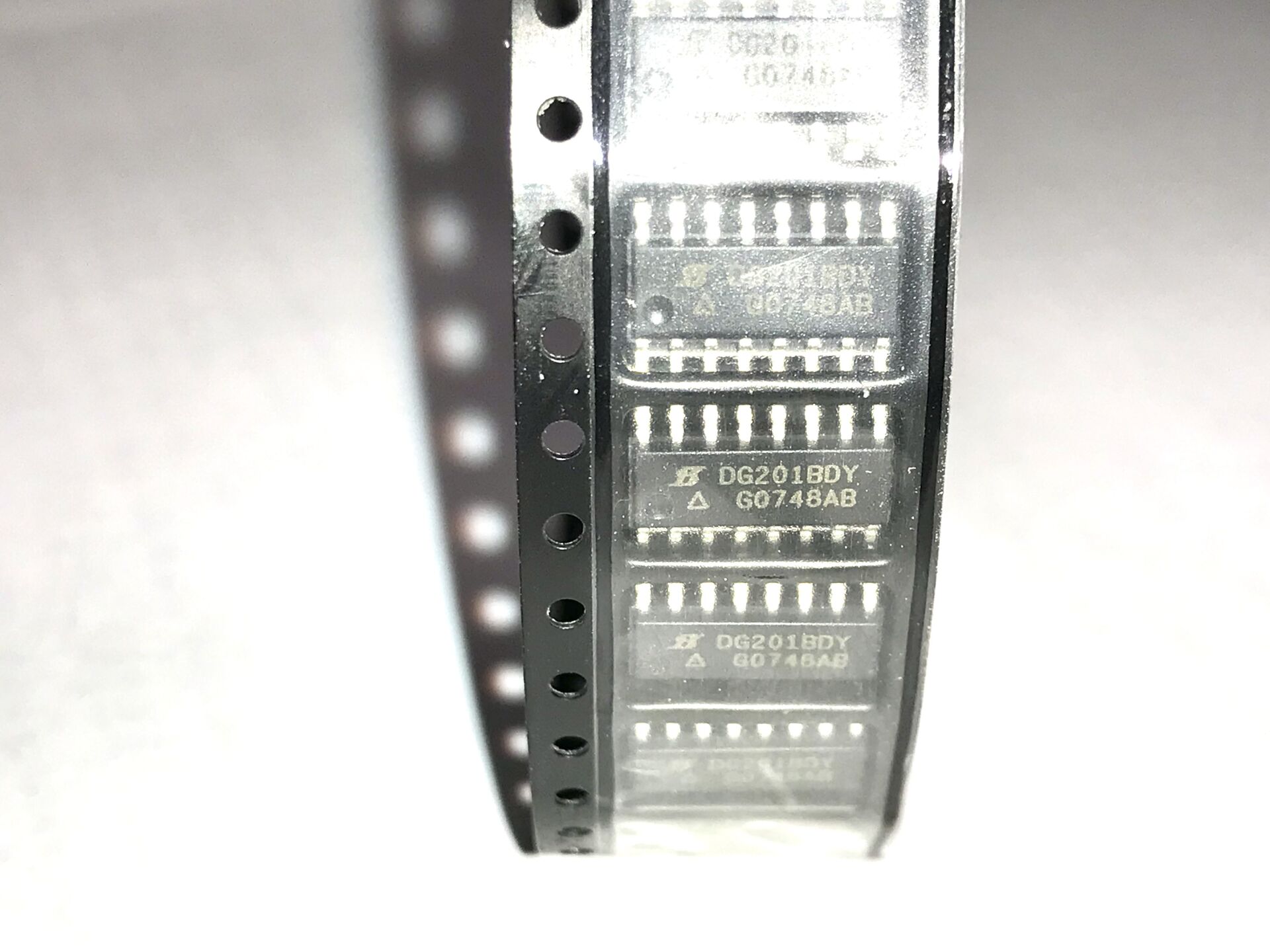 DG201 - DG201BDY - DG201ACSE - DG201ADY - Quad SPST CMOS Analog Switches