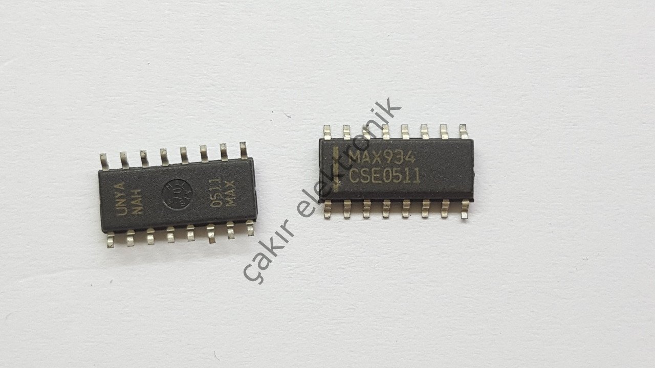 MAX934CSE - MAX934 - Ultra Low-Power, Low-Cost Comparators with 2% Reference