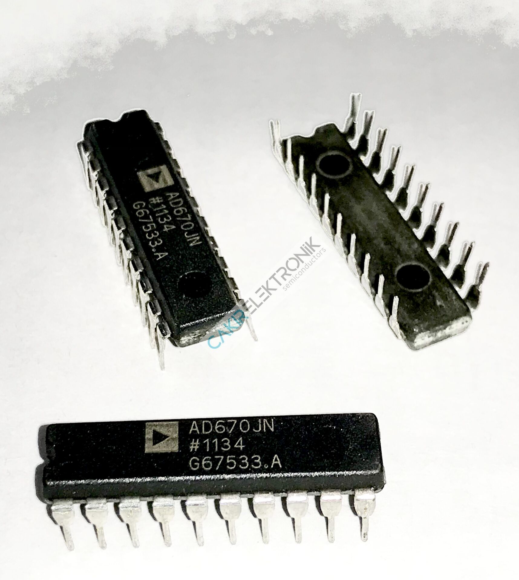 AD670JN , AD670 , 8 Bit Analog to Digital Converter 2 Input 1 SAR 20-PDIP